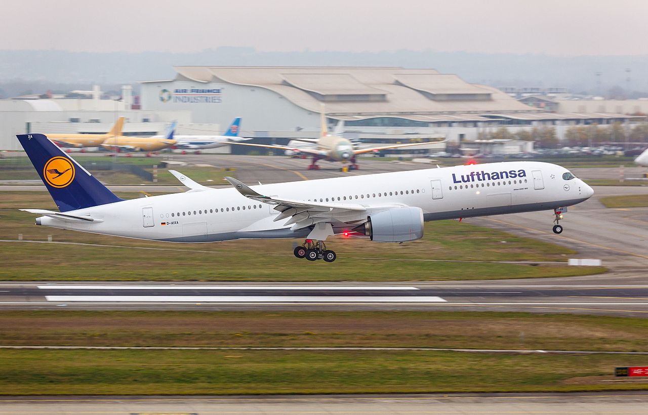 Premier vol du premier A350 de la Lufthansa