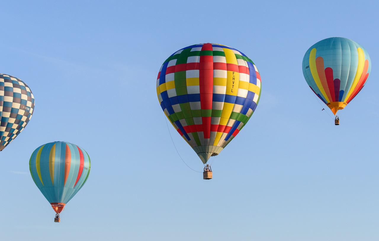 Montgolfières au festival pyrotechnique de Lectoure