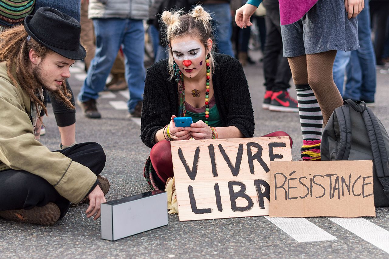 Manifestants pour la fin de l'état d'urgence, janvier 2016